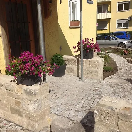 Achtzimmer Konukevi