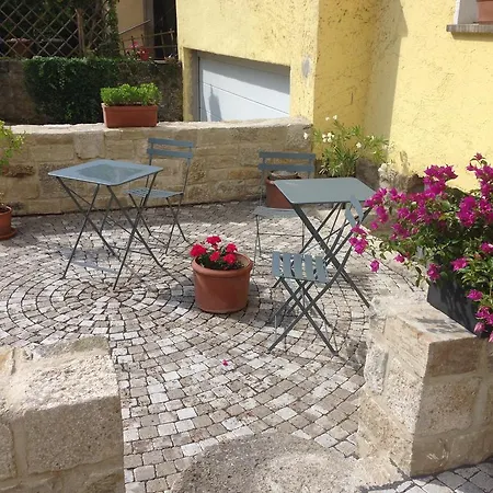 Achtzimmer Konukevi *