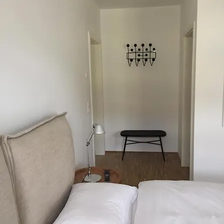 Konukevi Achtzimmer